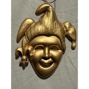 JESTER CHRISTMAS ORNAMENT W/FLEUR DE LIS HAPPY FACE GOLDTONE ART MUSIC THEATRE